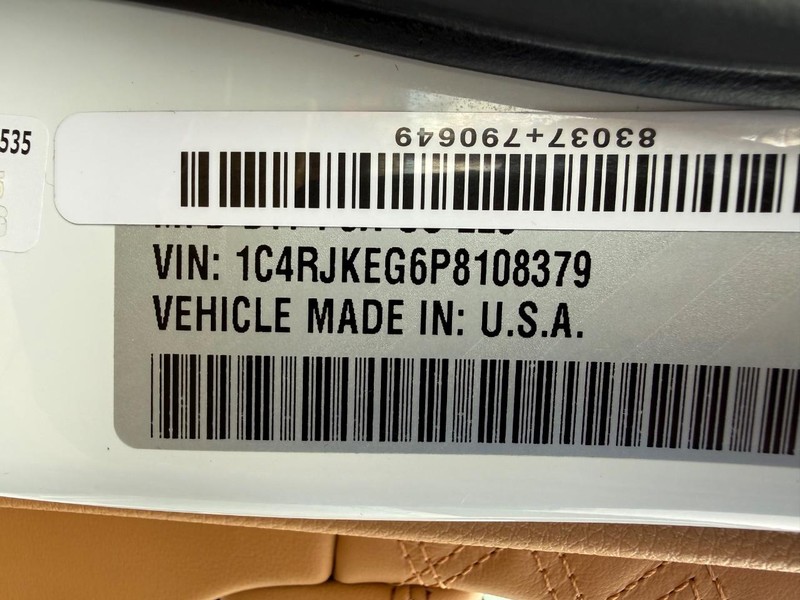 Jeep Grand Cherokee L Vehicle Image 30
