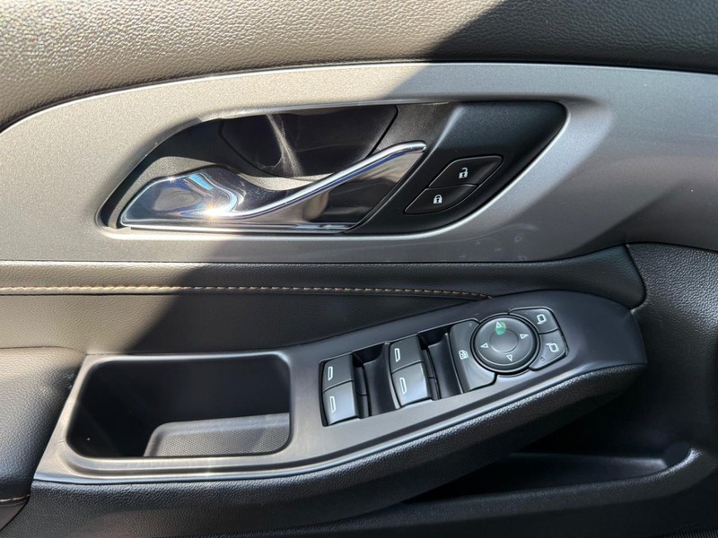 Chevrolet Traverse Vehicle Image 24