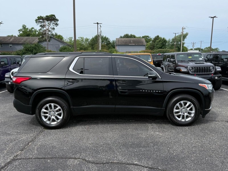 Chevrolet Traverse Vehicle Image 02