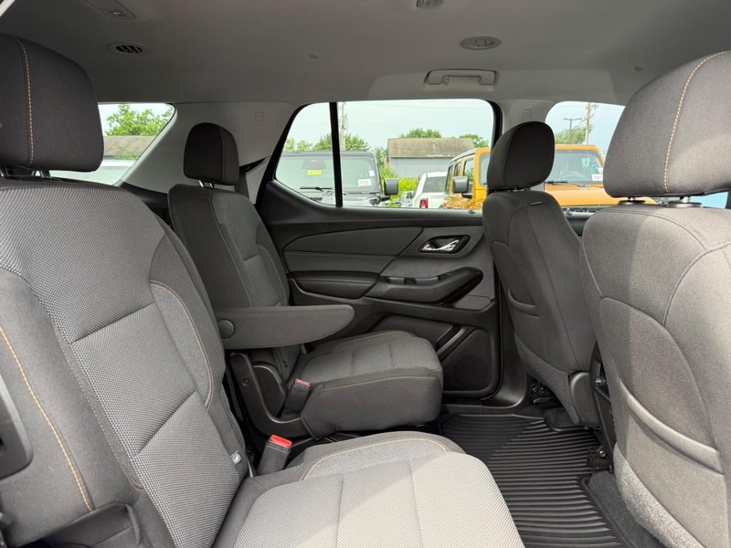 Chevrolet Traverse Vehicle Image 11