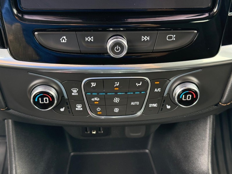Chevrolet Traverse Vehicle Image 21