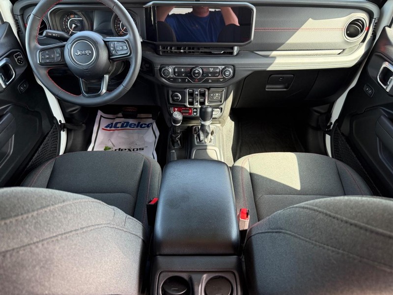 Jeep Wrangler Vehicle Image 11
