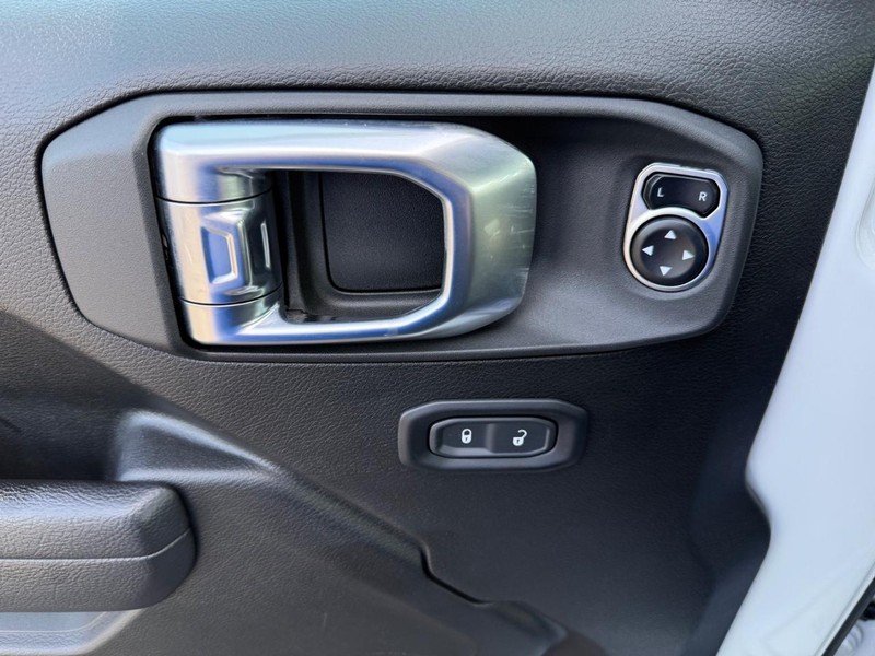 Jeep Wrangler Vehicle Image 24