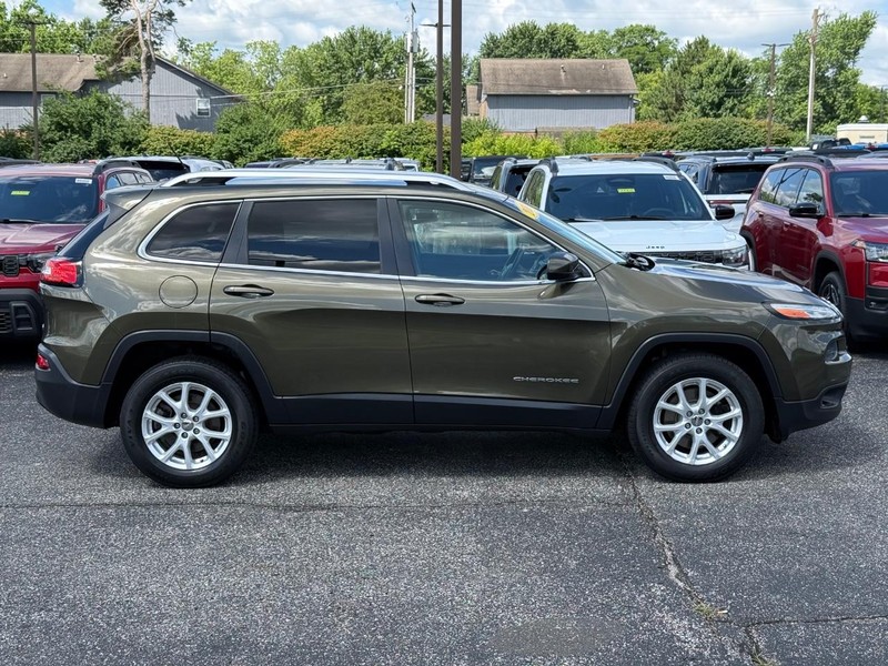 Jeep Cherokee Vehicle Image 02