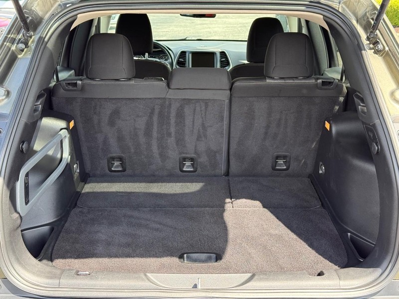Jeep Cherokee Vehicle Image 07