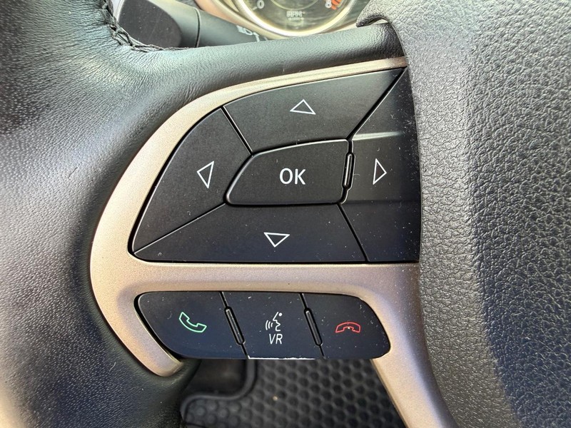 Jeep Cherokee Vehicle Image 13