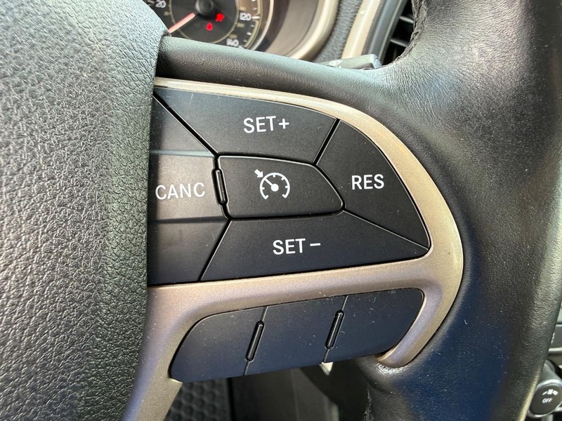 Jeep Cherokee Vehicle Image 14