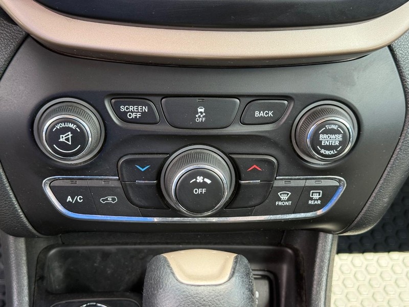 Jeep Cherokee Vehicle Image 15