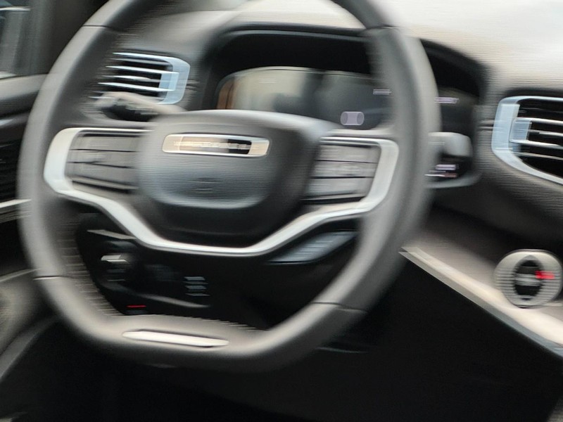 Jeep Wagoneer Vehicle Image 13