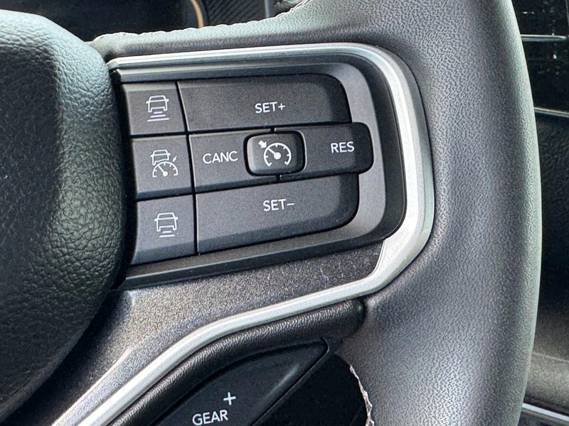 Jeep Wagoneer Vehicle Image 20