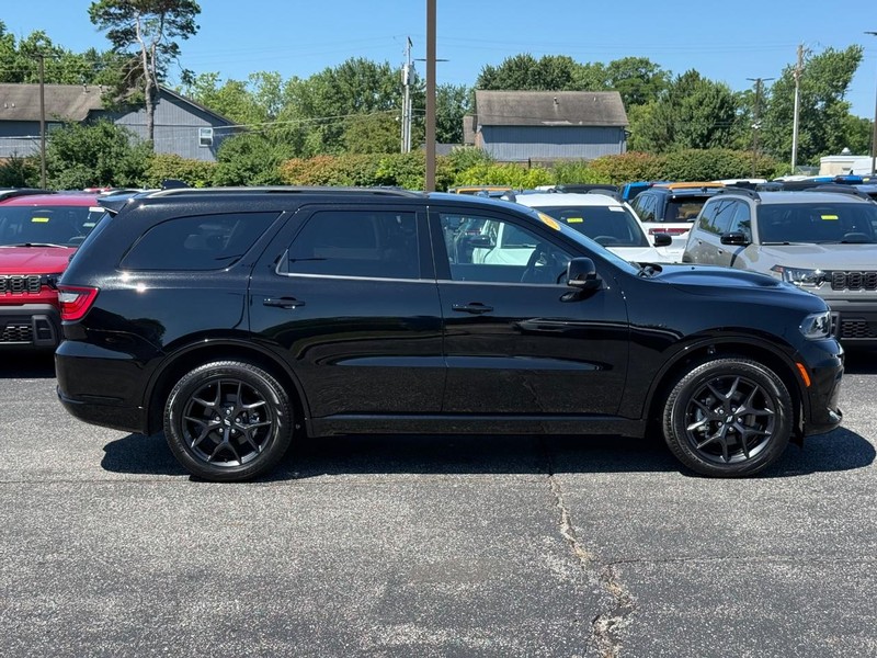 Dodge Durango Vehicle Full-screen Gallery Image 02