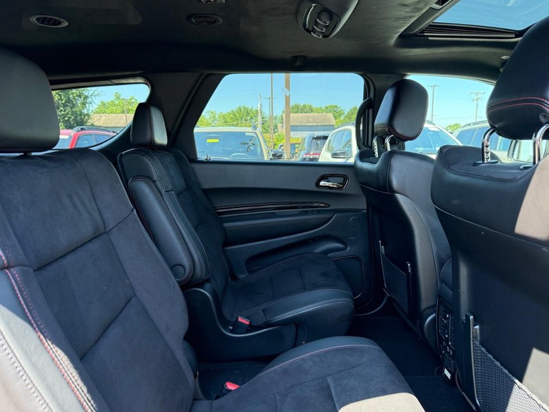 Dodge Durango Vehicle Full-screen Gallery Image 11