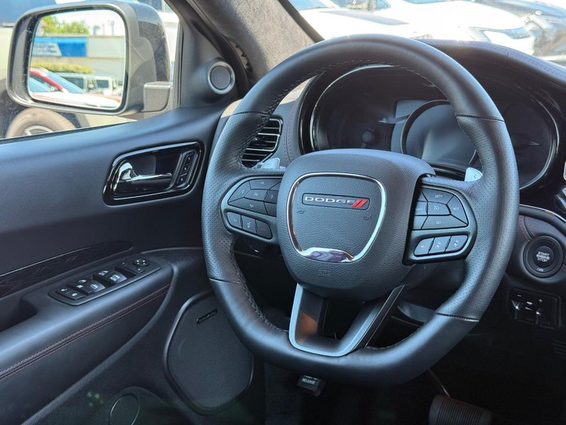 Dodge Durango Vehicle Full-screen Gallery Image 15