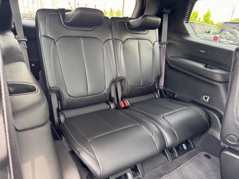 Jeep Grand Cherokee L Vehicle Image 11