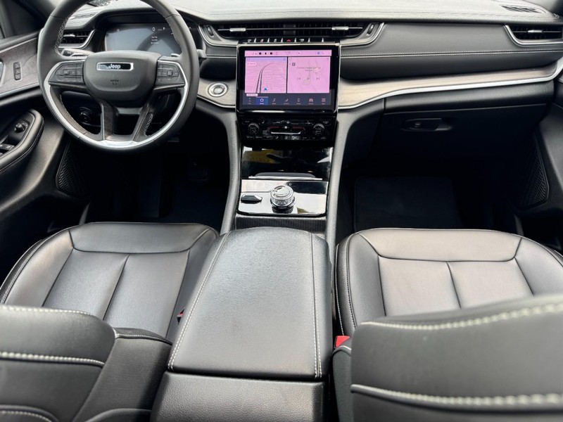 Jeep Grand Cherokee L Vehicle Image 12