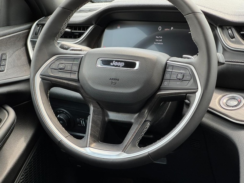 Jeep Grand Cherokee L Vehicle Image 13