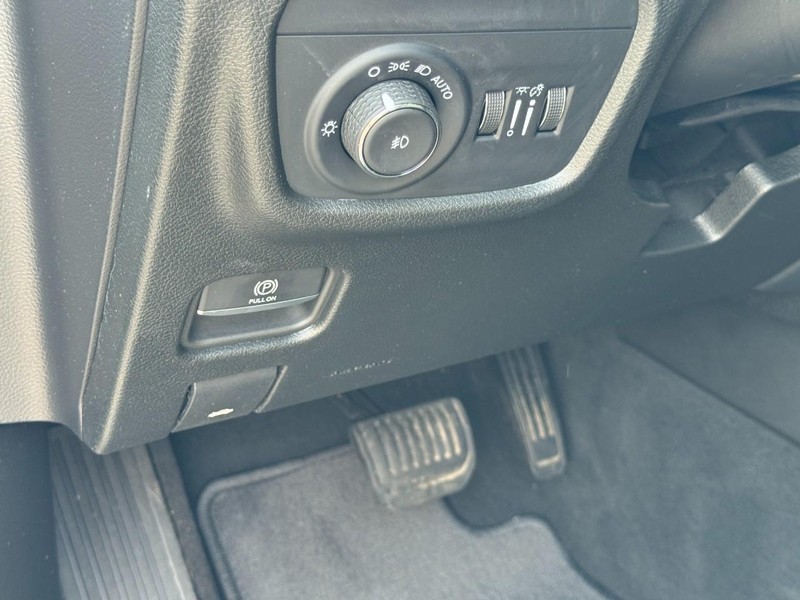Jeep Grand Cherokee L Vehicle Image 18