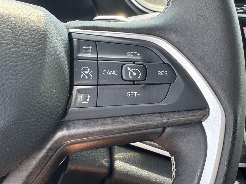 Jeep Grand Cherokee L Vehicle Image 20