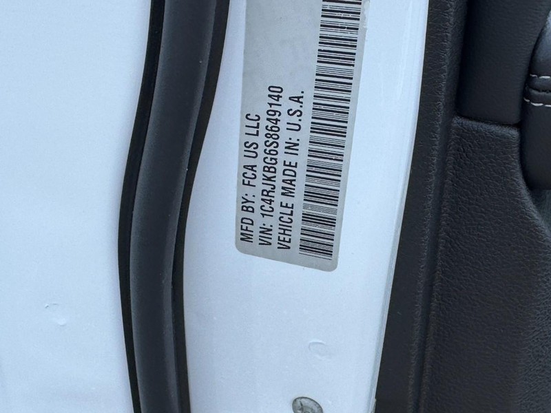 Jeep Grand Cherokee L Vehicle Image 28