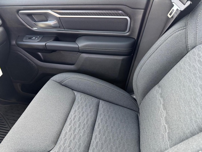 Ram 1500 Vehicle Image 14