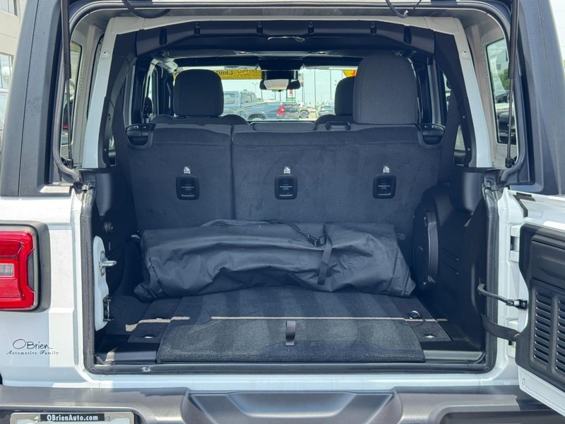 Jeep Wrangler Vehicle Image 04