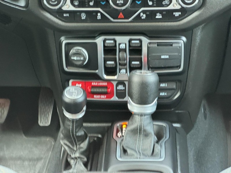 Jeep Wrangler Vehicle Image 14
