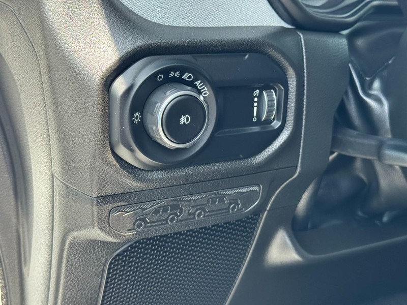 Jeep Wrangler Vehicle Image 16