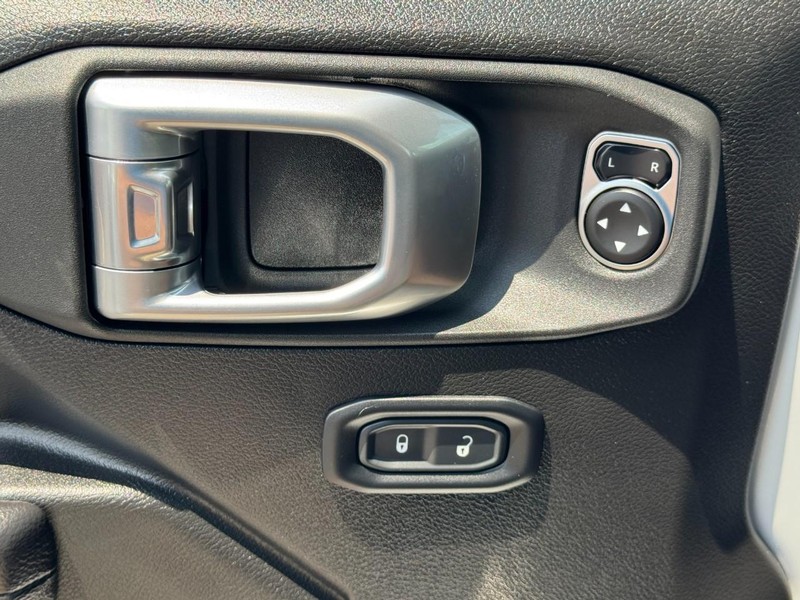 Jeep Wrangler Vehicle Image 23
