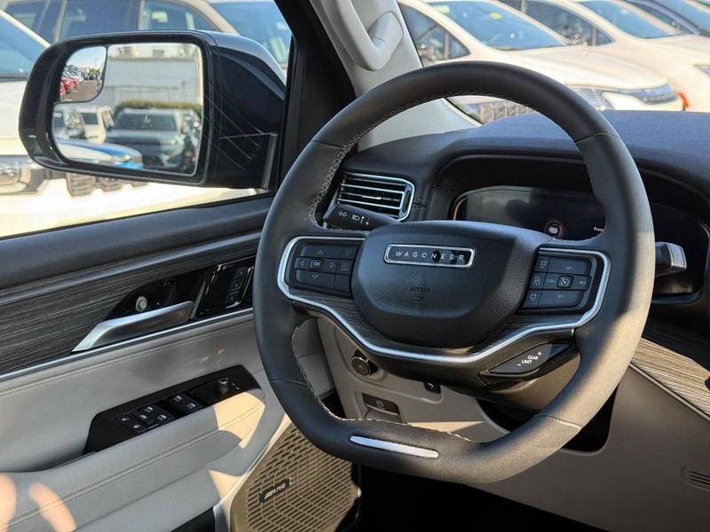 Jeep Wagoneer L Vehicle Image 15