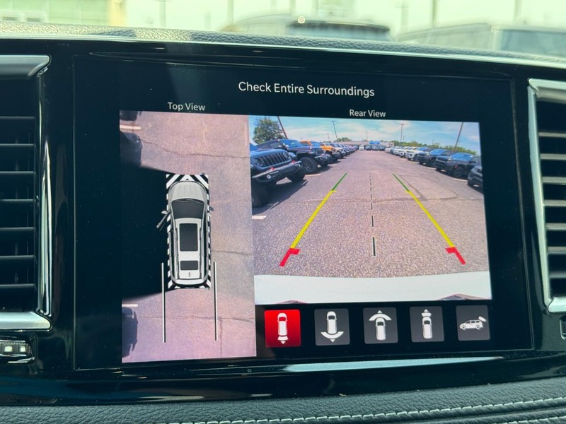 Chrysler Pacifica Vehicle Full-screen Gallery Image 23