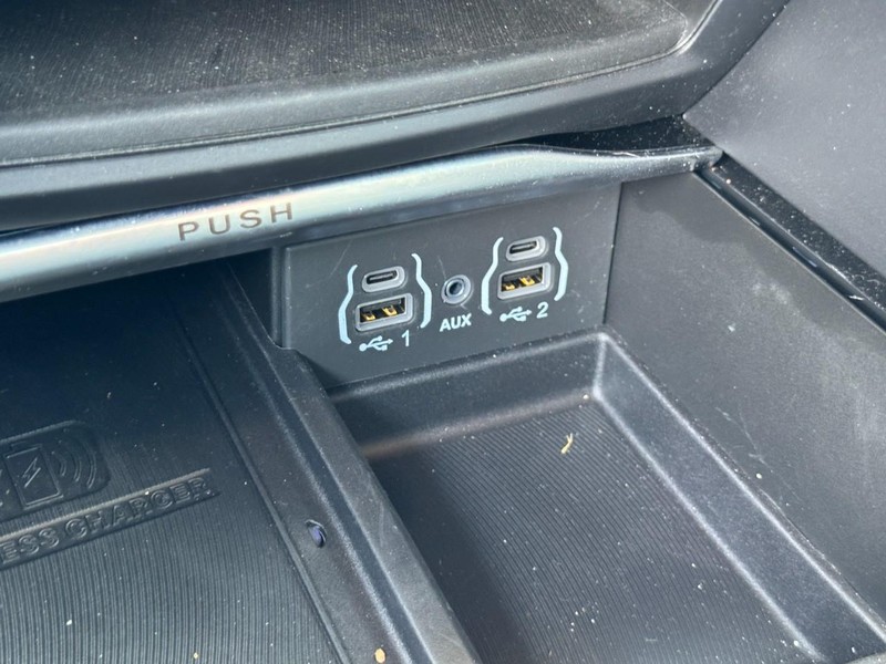 Chrysler Pacifica Vehicle Full-screen Gallery Image 24