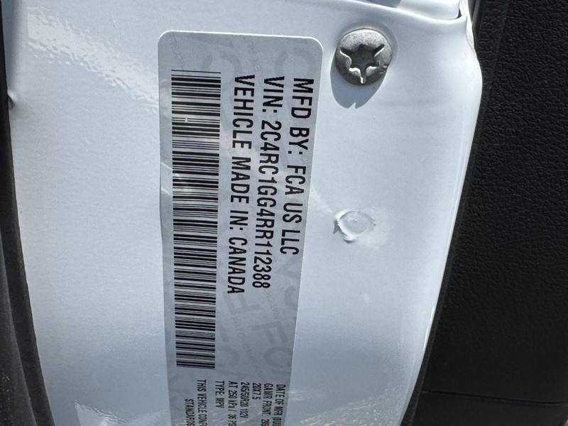 Chrysler Pacifica Vehicle Full-screen Gallery Image 27
