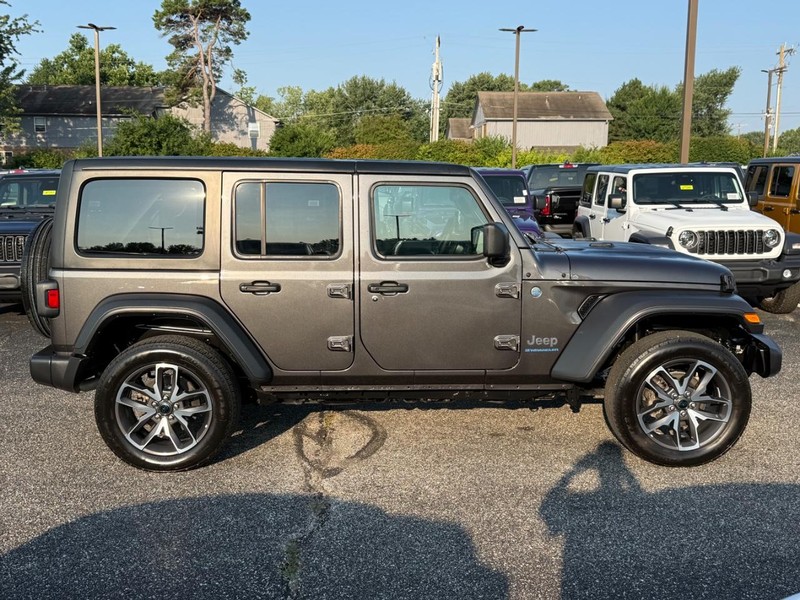 Jeep Wrangler 4xe Vehicle Image 02