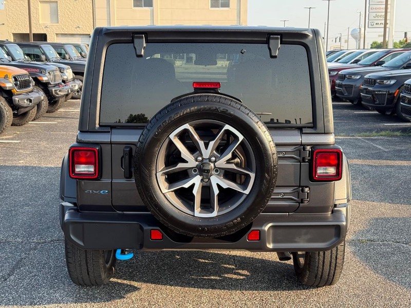 Jeep Wrangler 4xe Vehicle Image 04