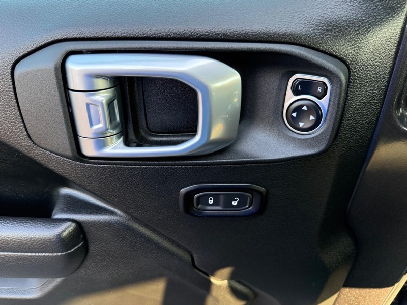 Jeep Wrangler 4xe Vehicle Image 24