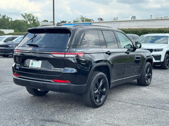 Jeep Grand Cherokee Vehicle Image 03