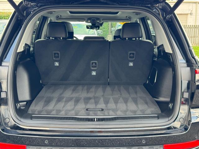 Jeep Grand Cherokee Vehicle Image 04