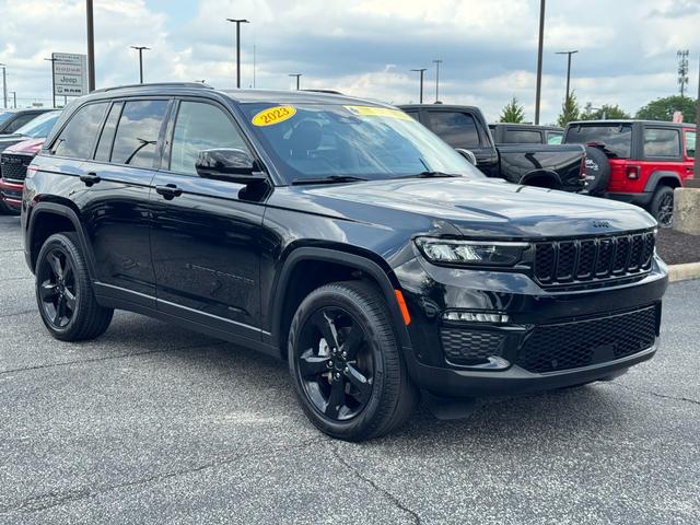 Jeep Grand Cherokee Vehicle Image 05