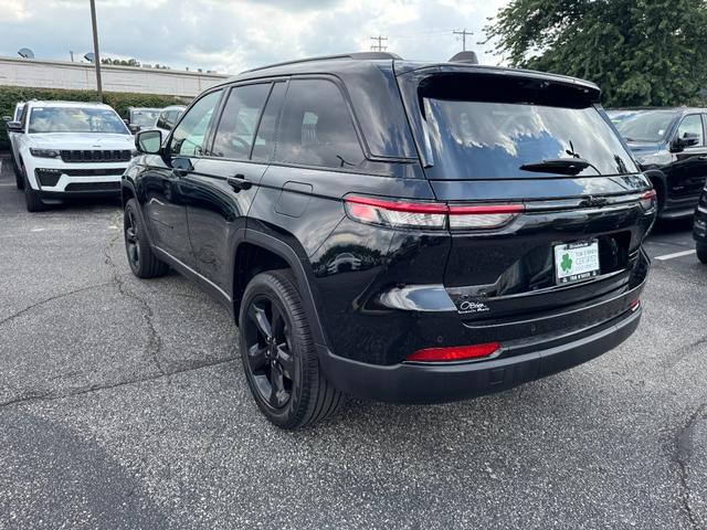 Jeep Grand Cherokee Vehicle Image 10