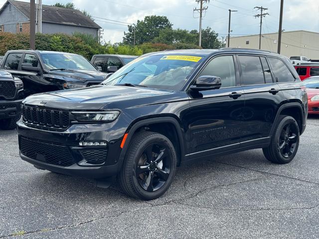 Jeep Grand Cherokee Vehicle Image 12
