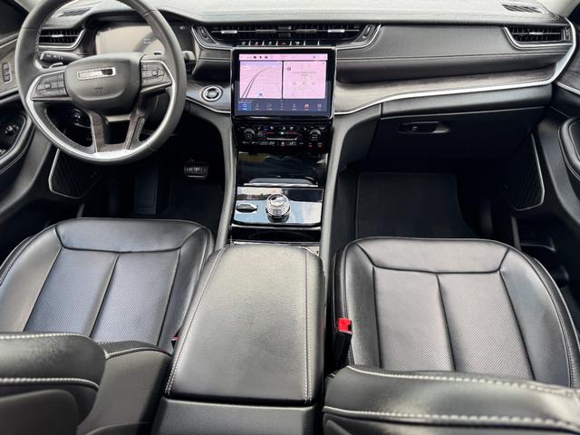 Jeep Grand Cherokee Vehicle Image 15