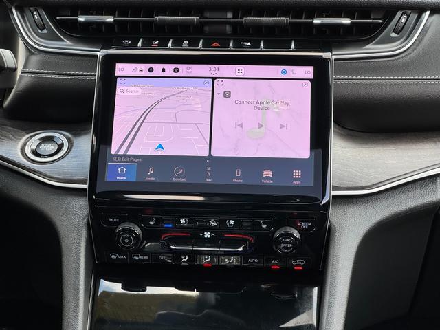 Jeep Grand Cherokee Vehicle Image 18