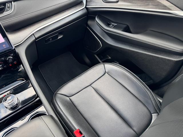 Jeep Grand Cherokee Vehicle Image 20