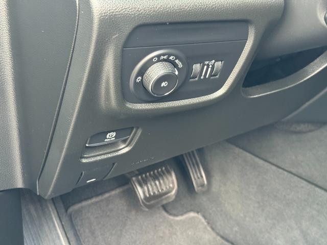 Jeep Grand Cherokee Vehicle Image 24