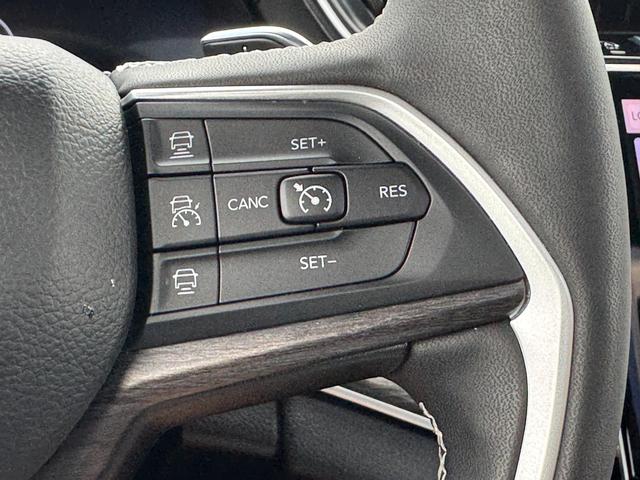 Jeep Grand Cherokee Vehicle Image 26
