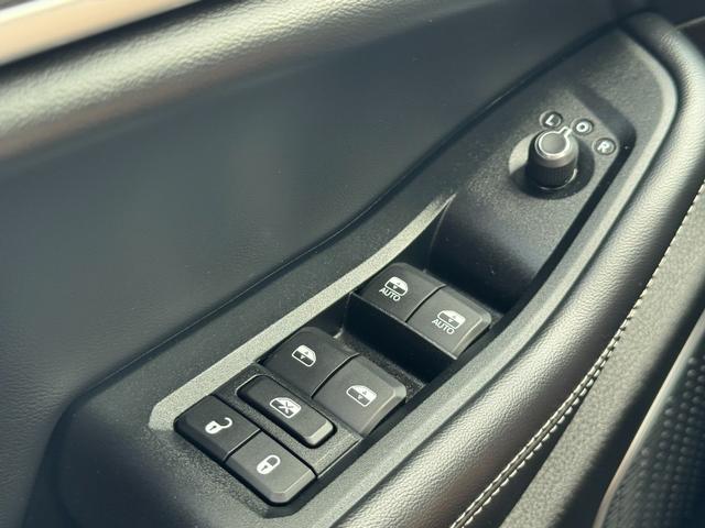 Jeep Grand Cherokee Vehicle Image 31