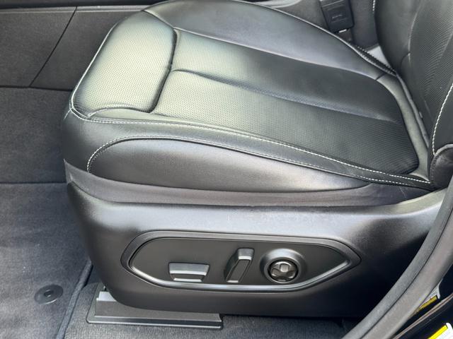 Jeep Grand Cherokee Vehicle Image 33