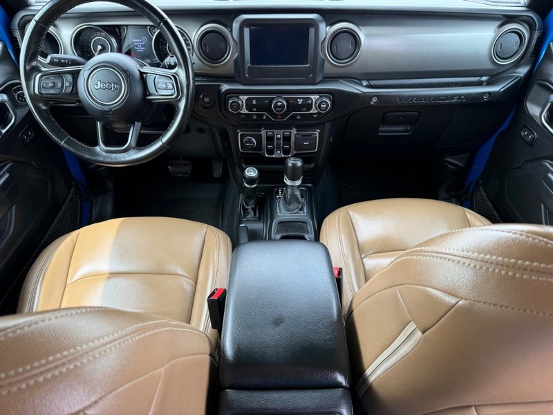 Jeep Wrangler Vehicle Image 11