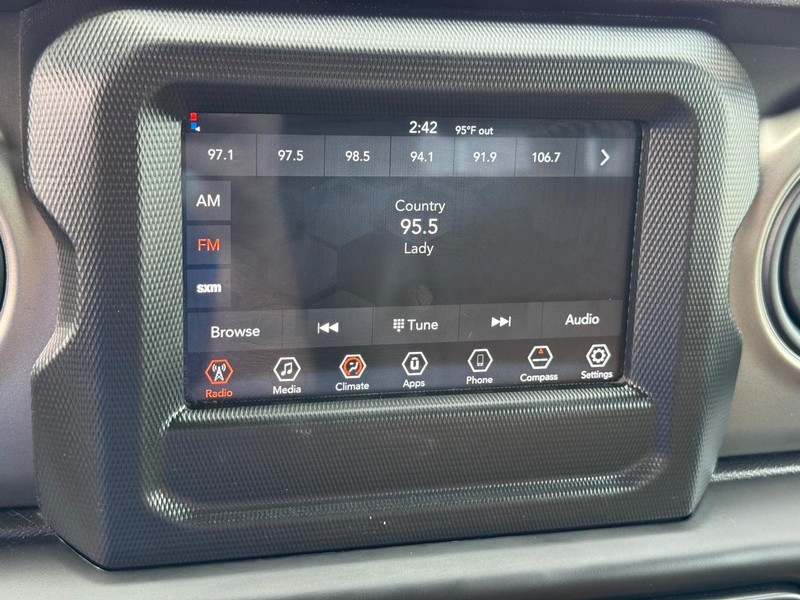 Jeep Wrangler Vehicle Image 16