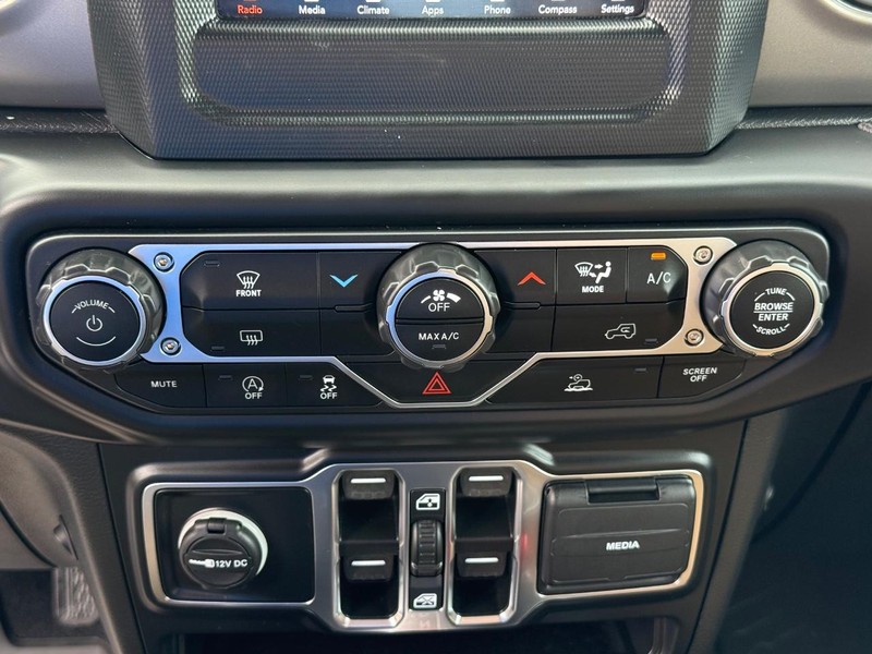 Jeep Wrangler Vehicle Image 18